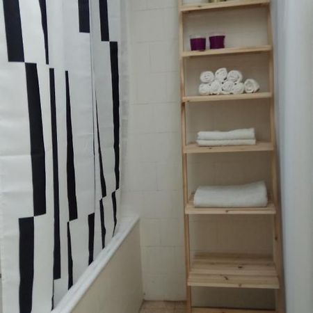 Room In Apartment Rishon LeZion Bagian luar foto