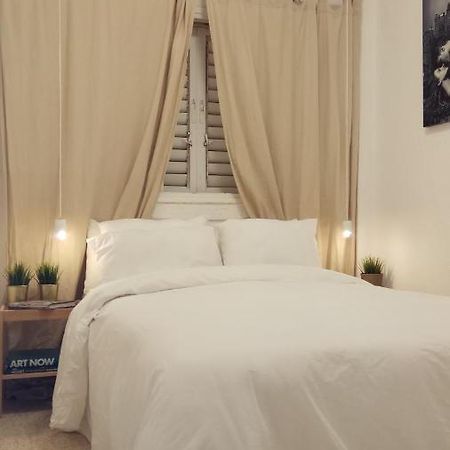 Room In Apartment Rishon LeZion Bagian luar foto