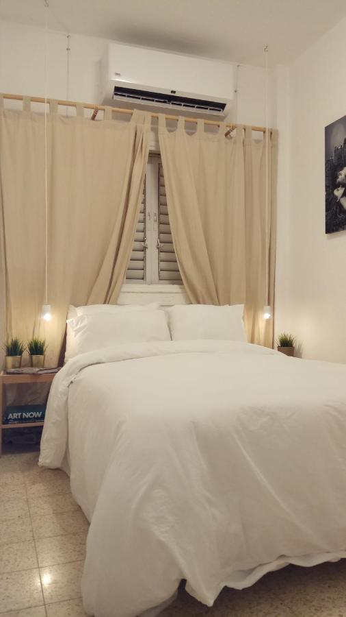 Room In Apartment Rishon LeZion Bagian luar foto