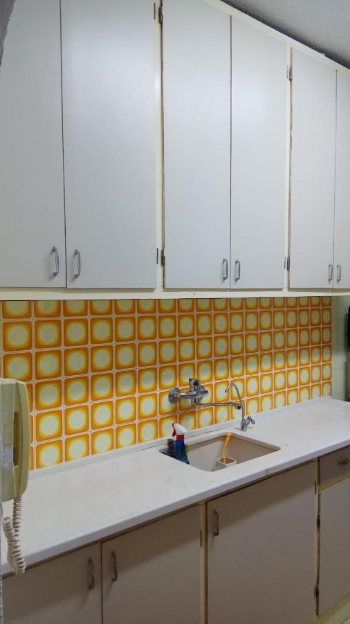 Room In Apartment Rishon LeZion Bagian luar foto